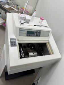 Ремонт холодильной системы криостата HESTION CM 2850 в клинике Odrex